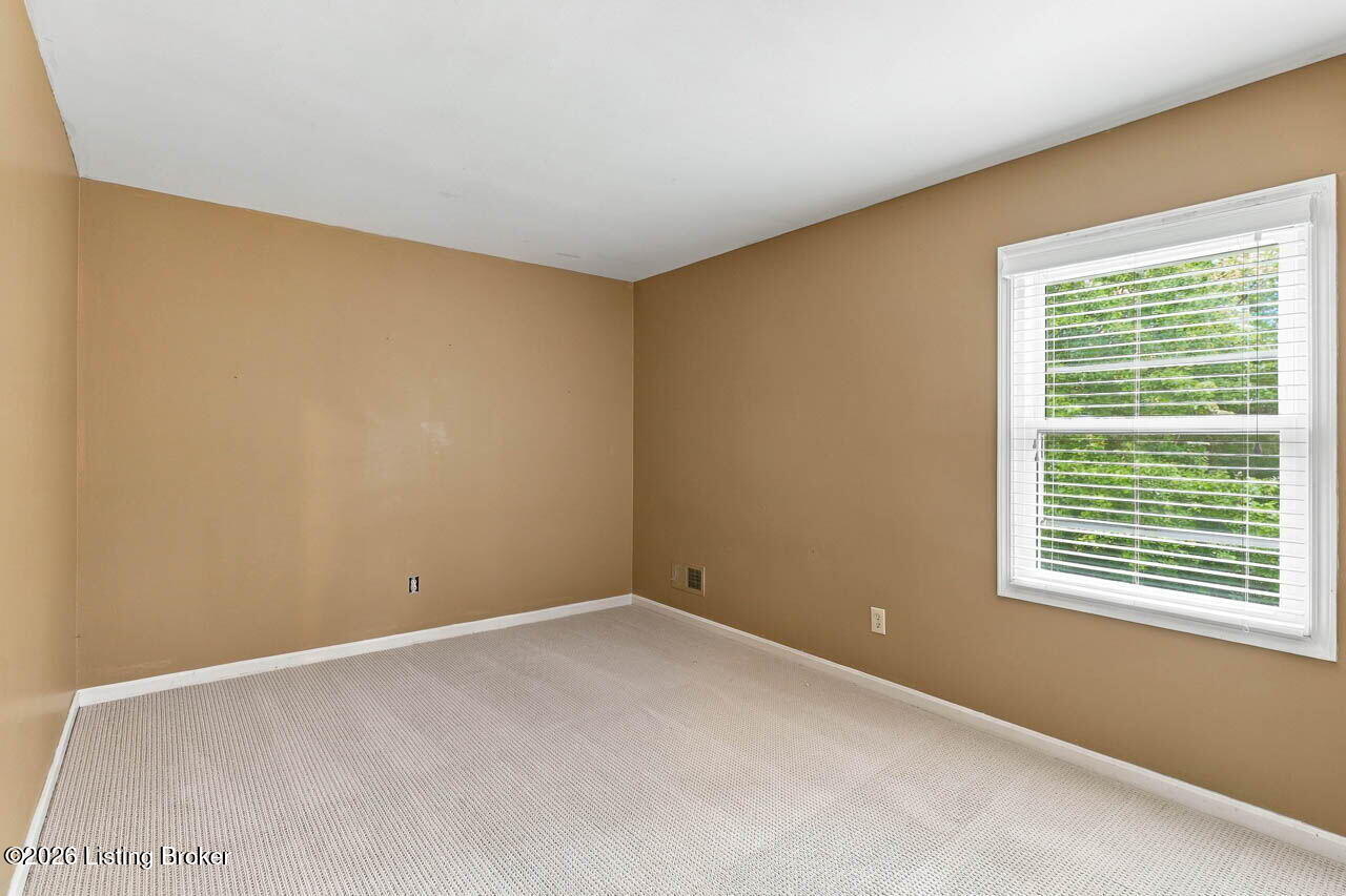 1118 Blackthorn Rd