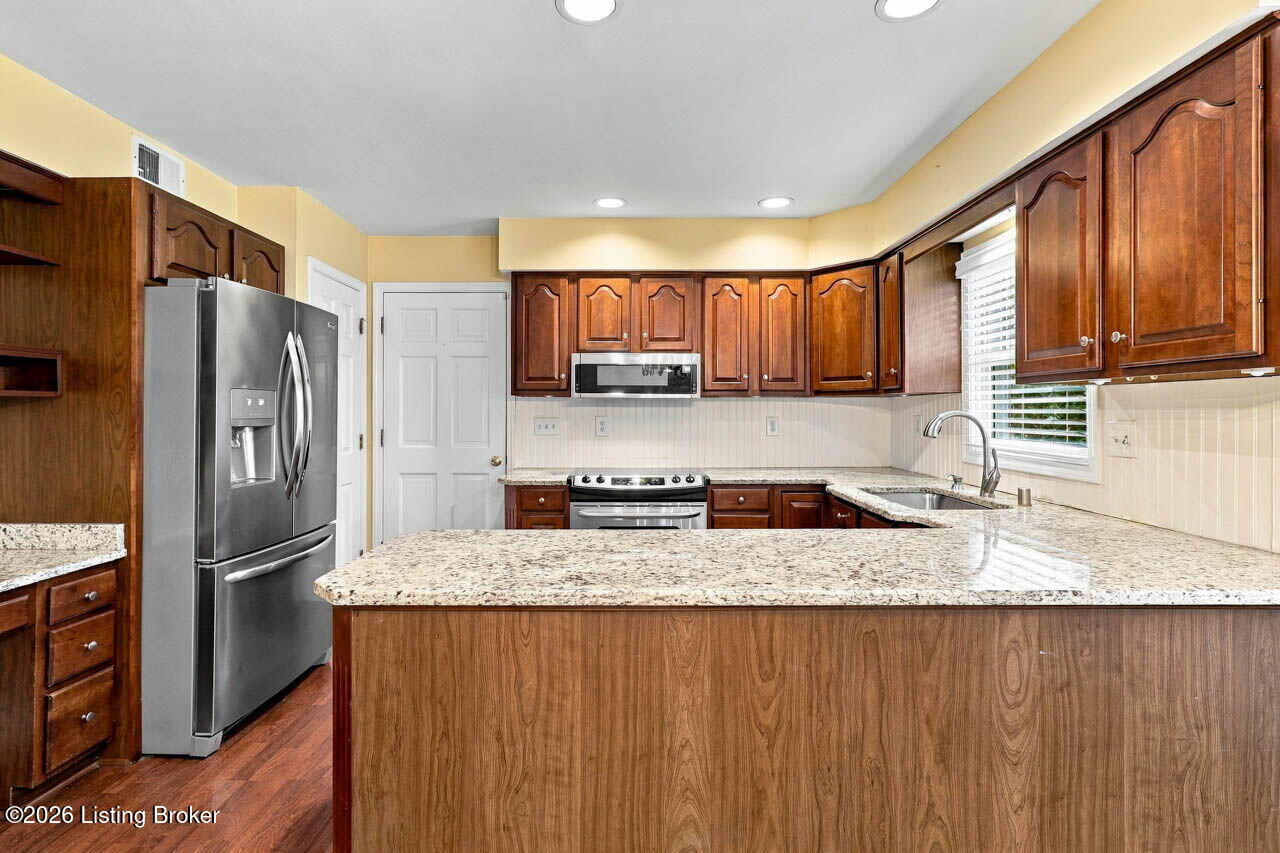 1118 Blackthorn Rd