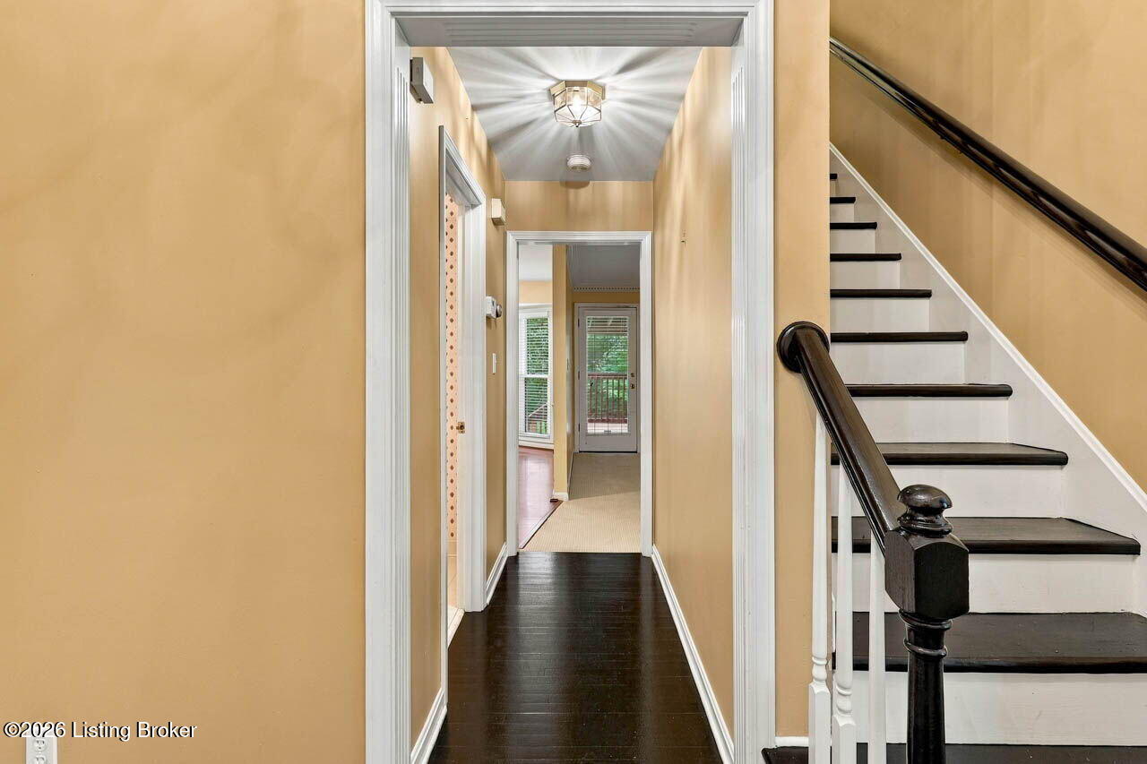 1118 Blackthorn Rd