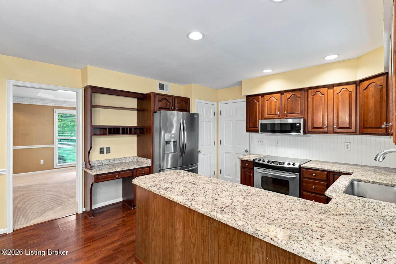 1118 Blackthorn Rd