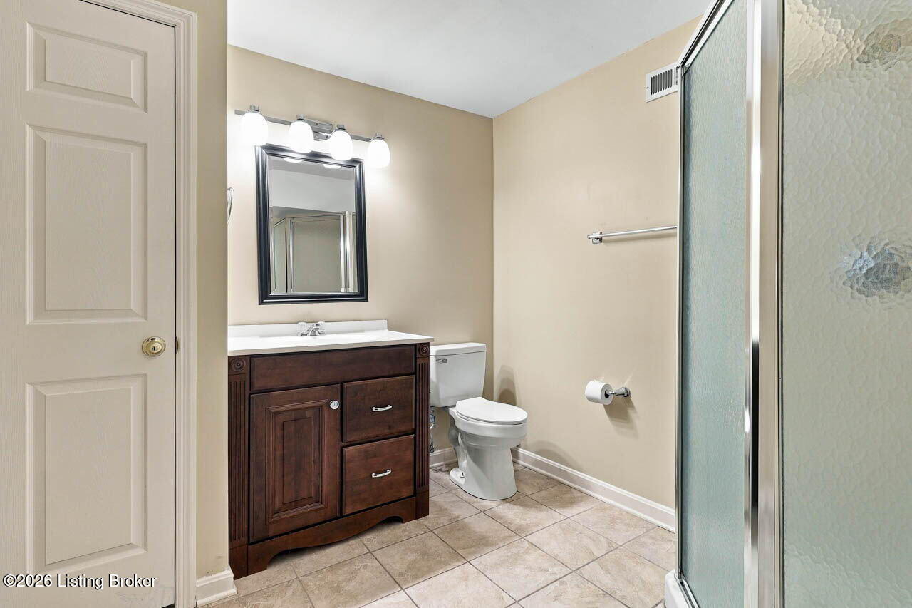 1118 Blackthorn Rd