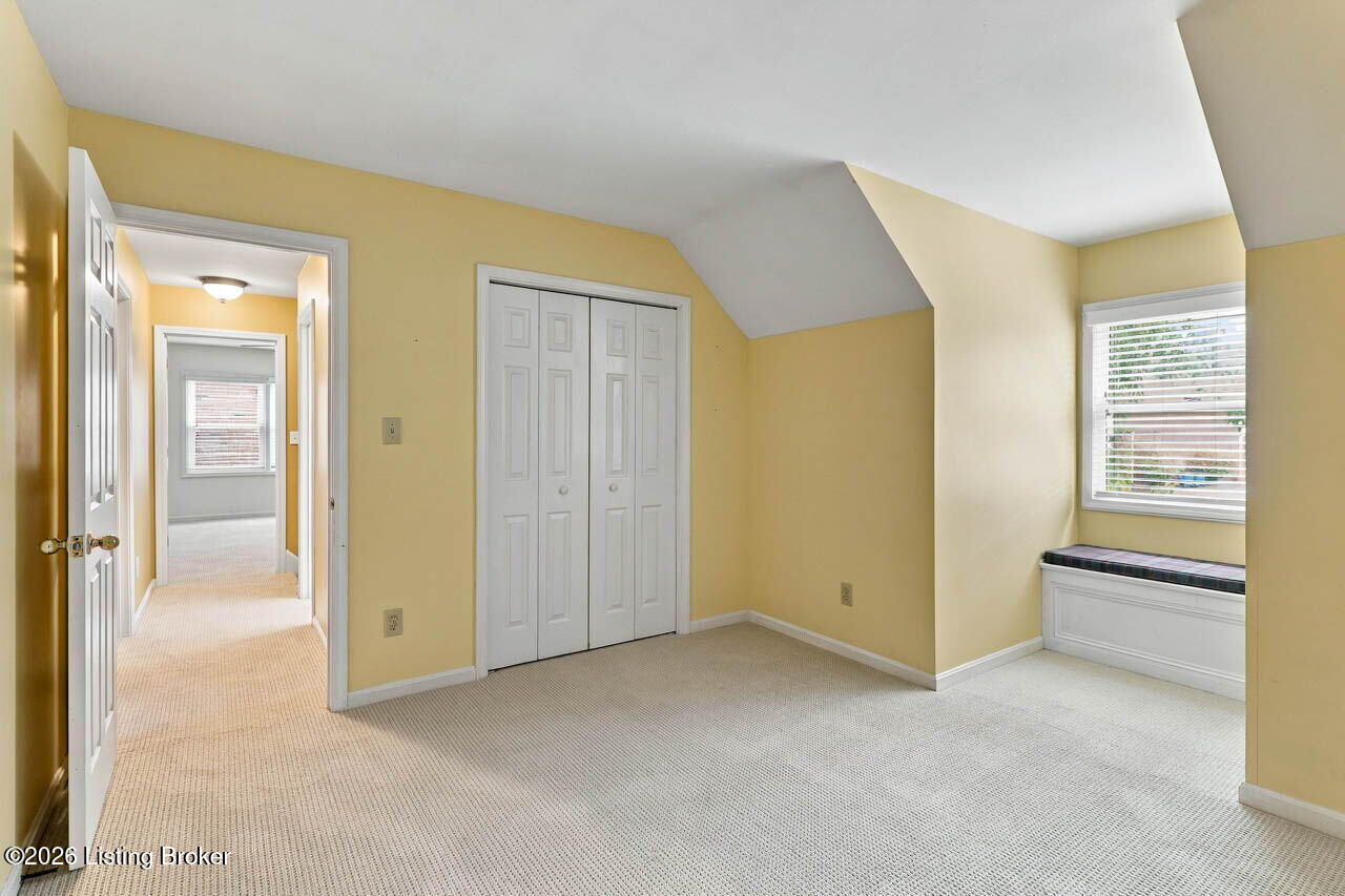 1118 Blackthorn Rd