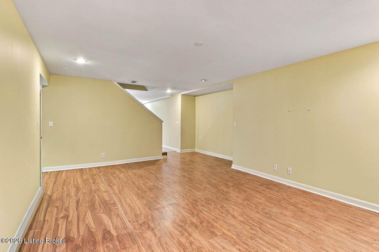 1118 Blackthorn Rd