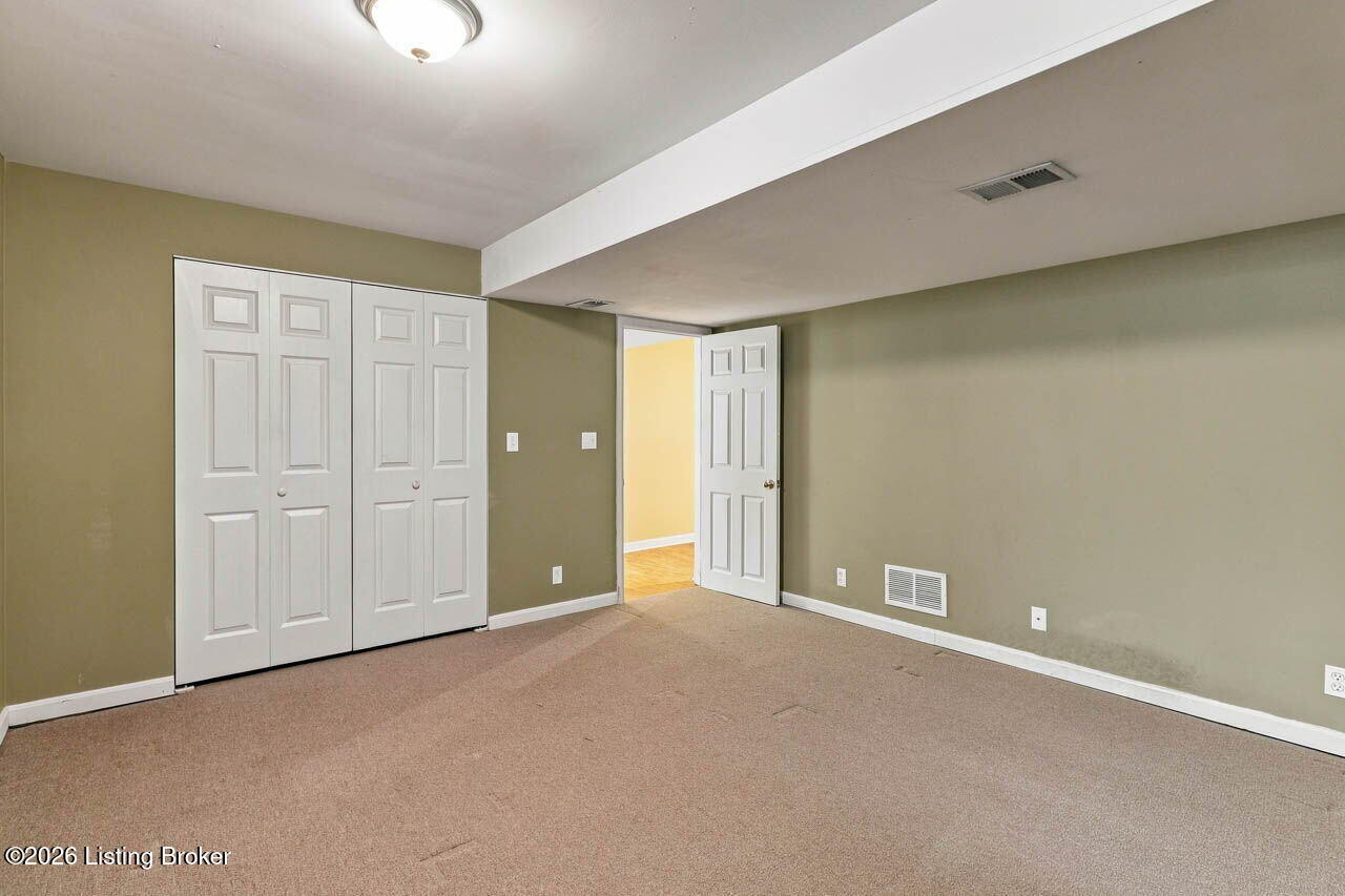 1118 Blackthorn Rd