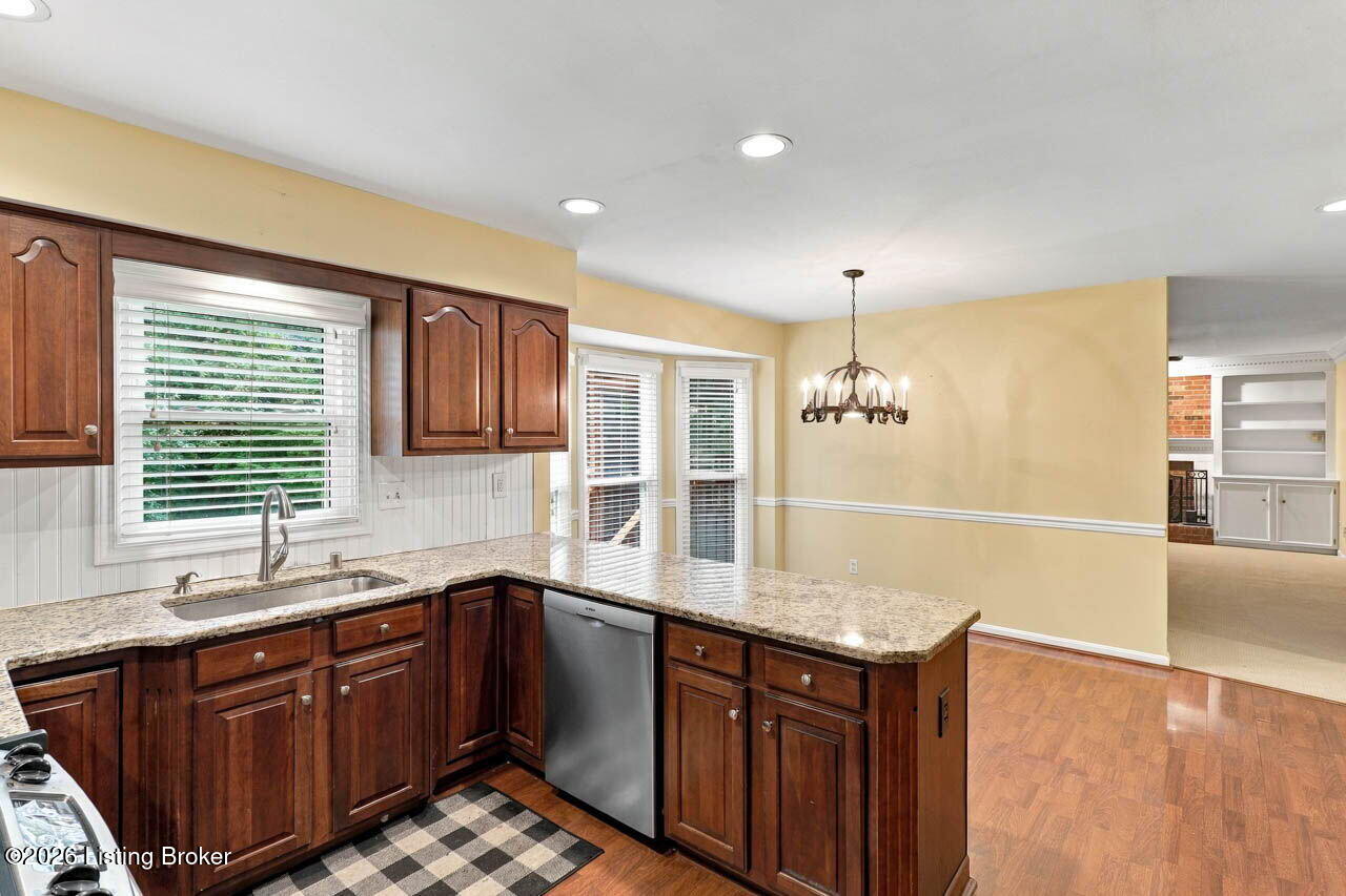 1118 Blackthorn Rd