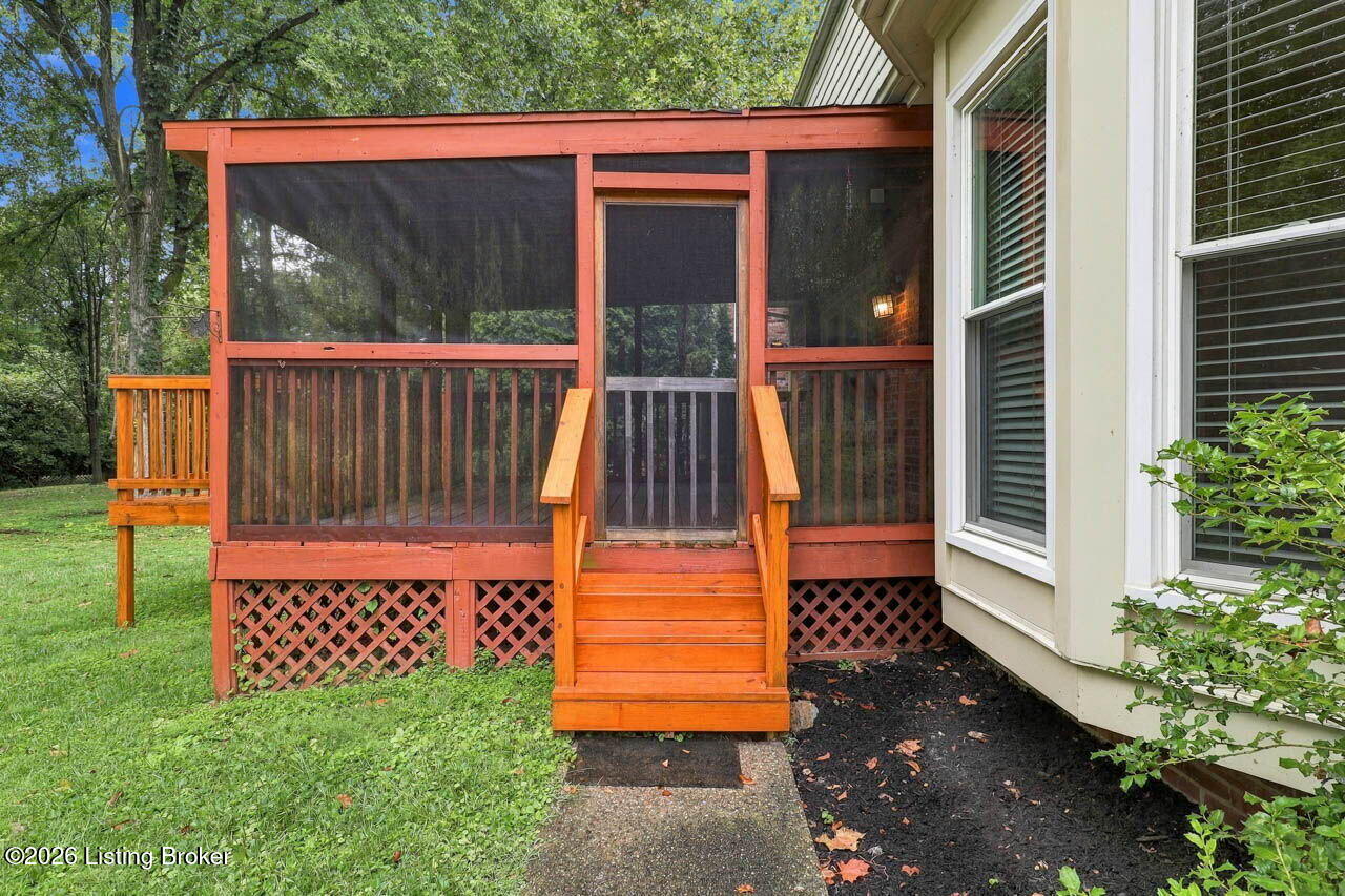 1118 Blackthorn Rd