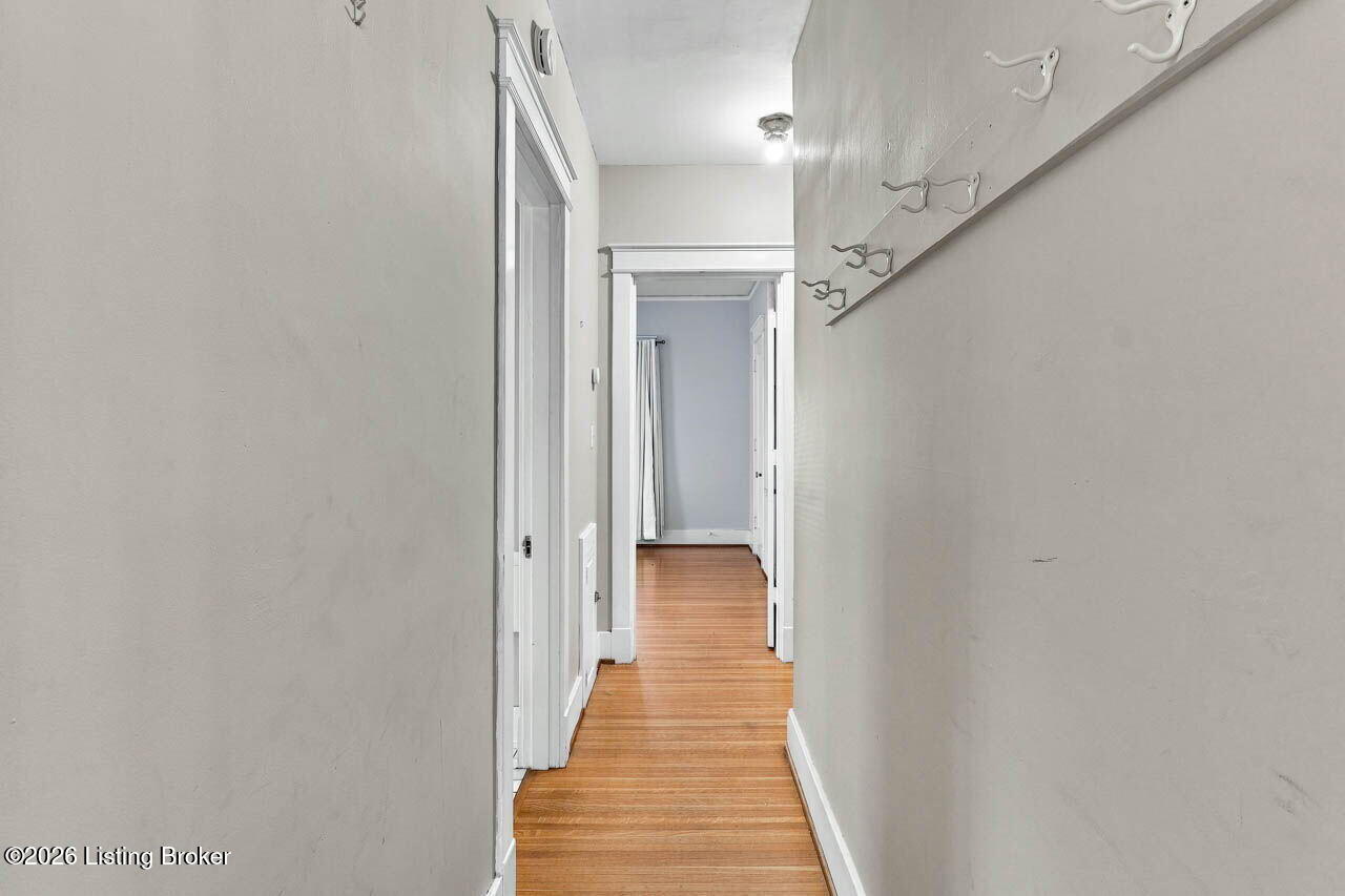 2156 Gladstone Ave