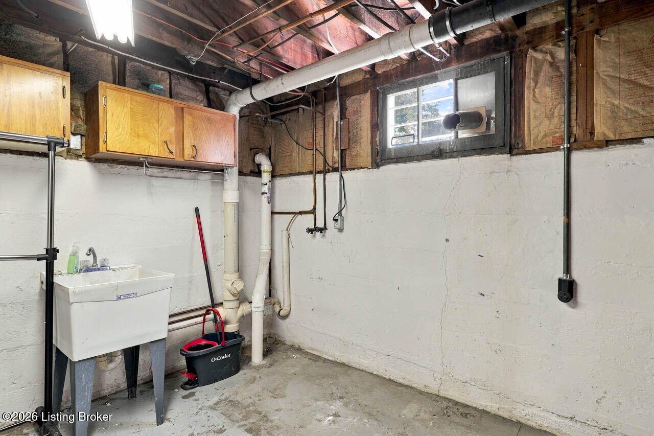 2156 Gladstone Ave