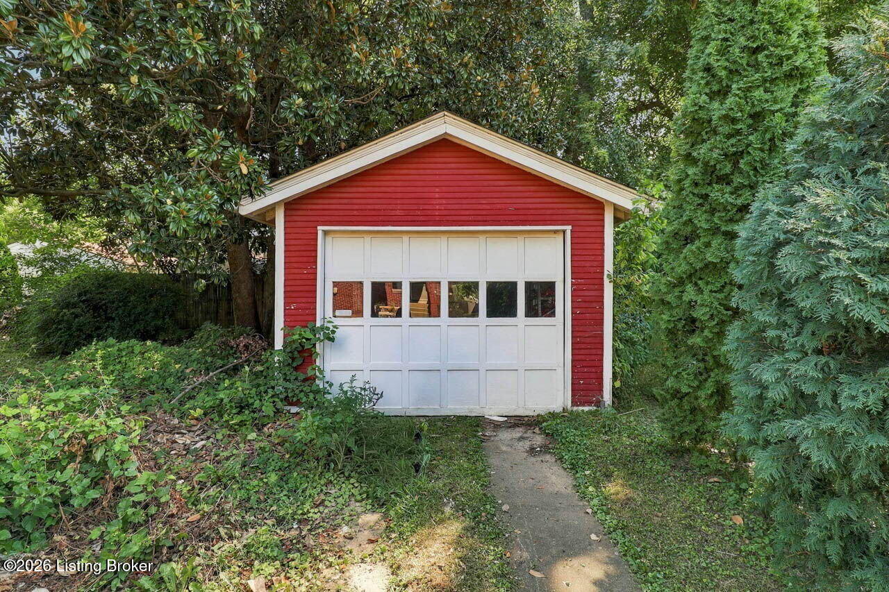 2156 Gladstone Ave
