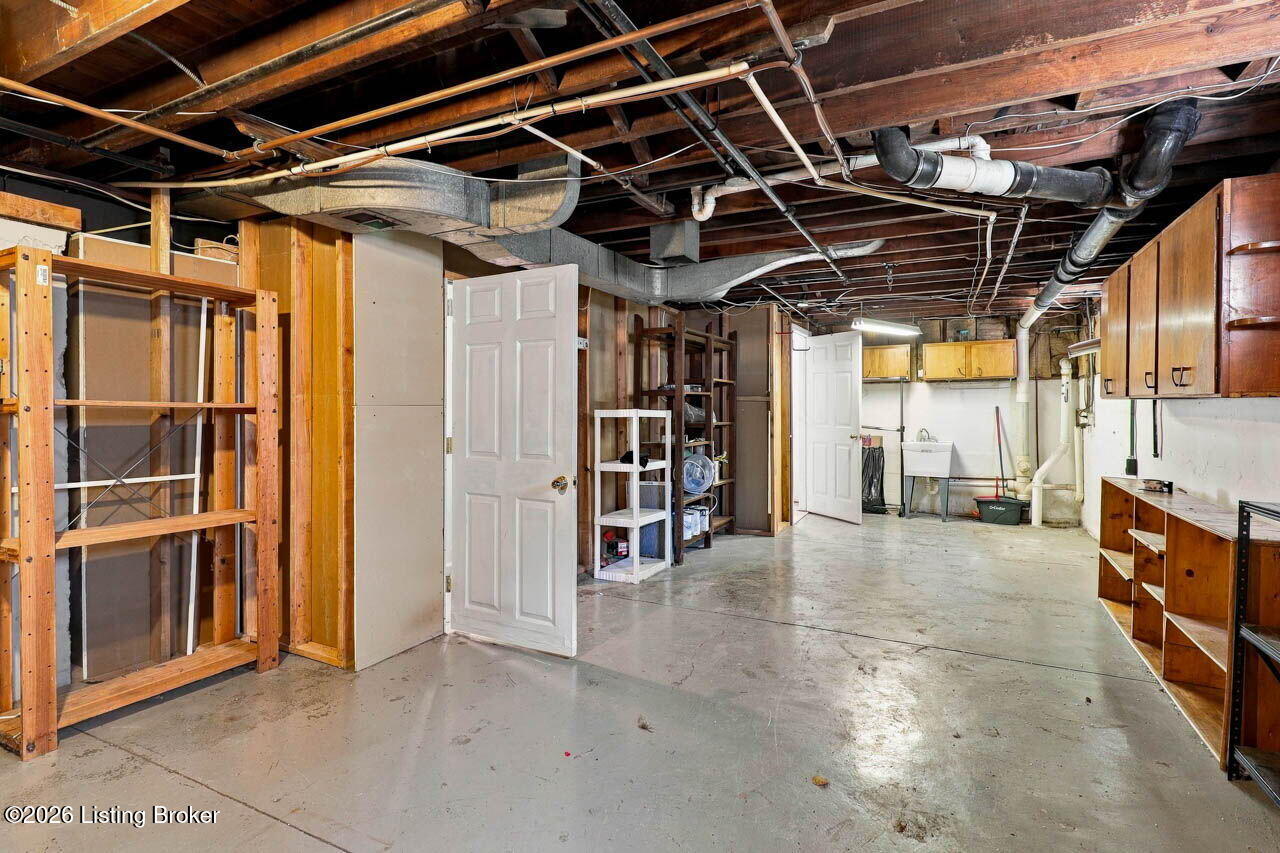 2156 Gladstone Ave