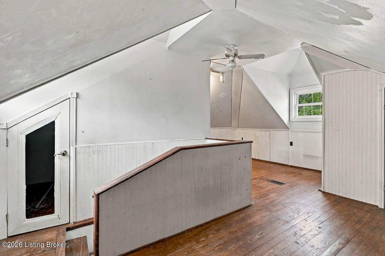 2156 Gladstone Ave