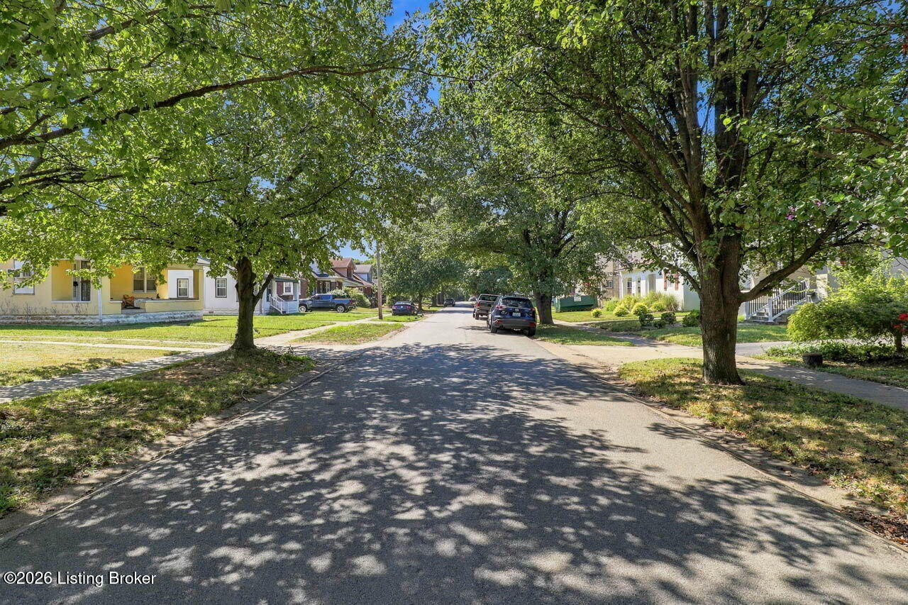 2156 Gladstone Ave