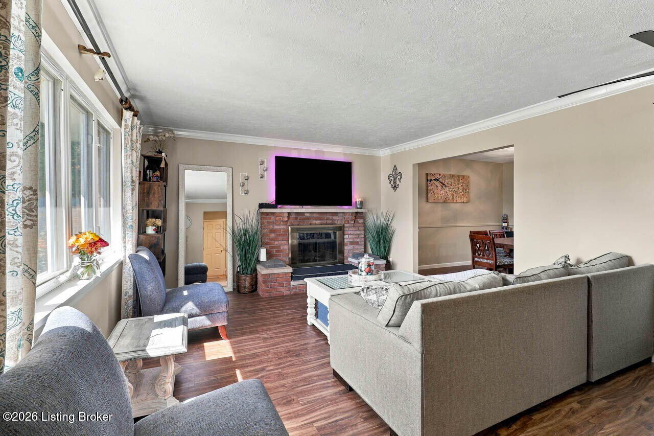 6017 Bay Pine Dr