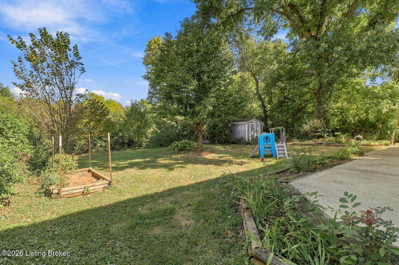 6017 Bay Pine Dr