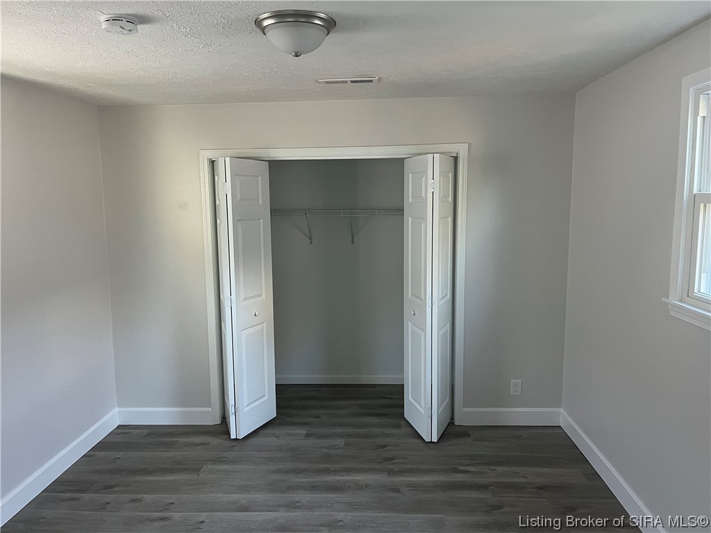 108 W Bowne Boulevard