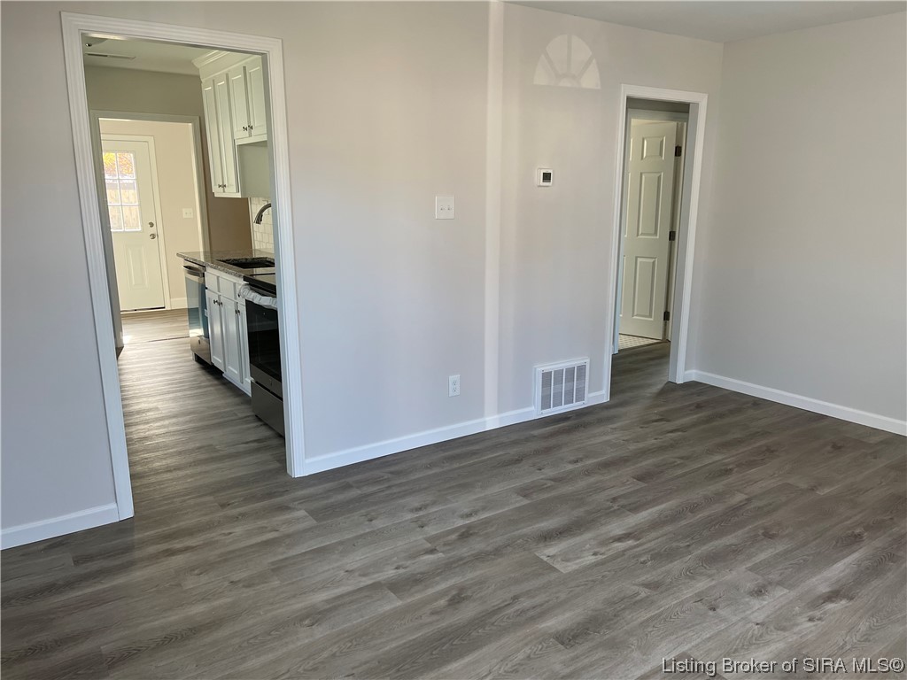 108 W Bowne Boulevard