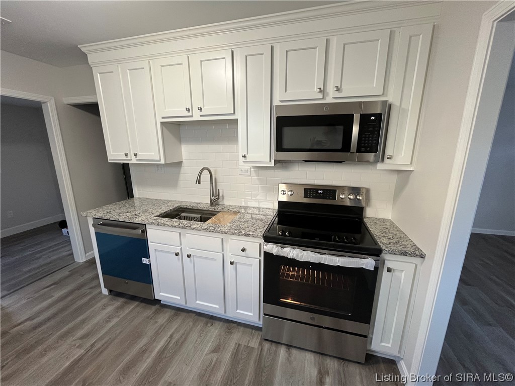 108 W Bowne Boulevard