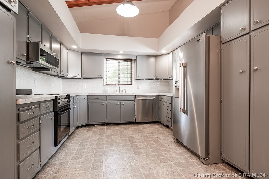 8337 Poplar Drive