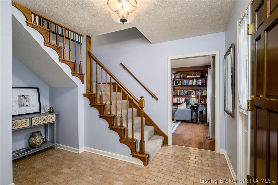 1101 Eastridge Drive