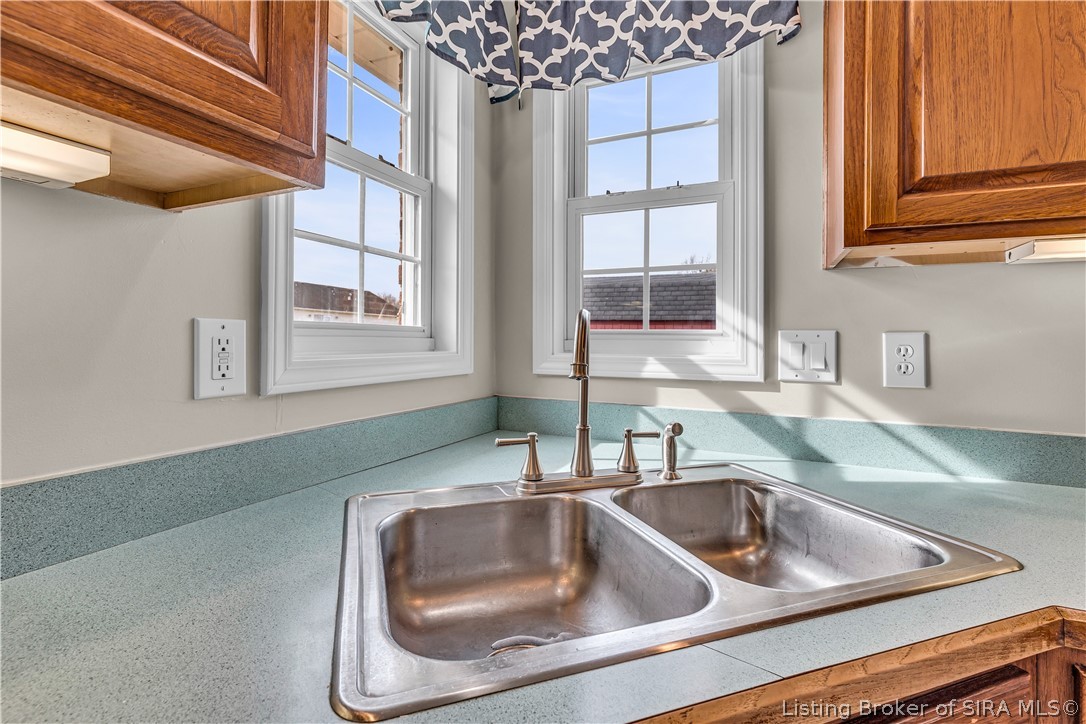 1085 Emerald Drive