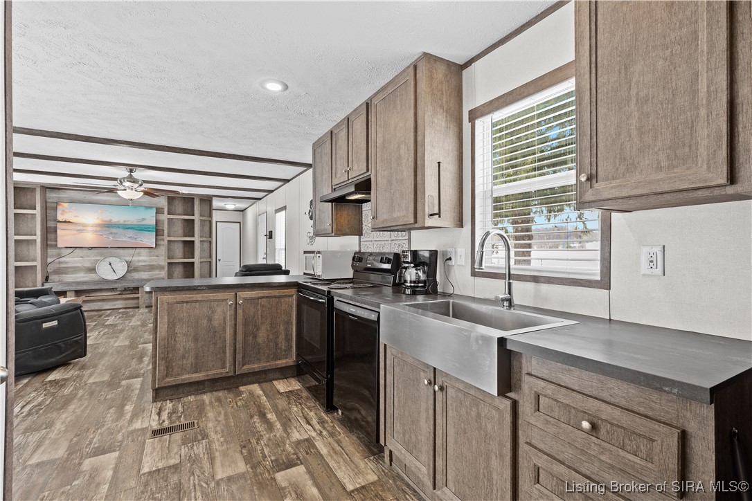 9776 S Kays Chapel Road