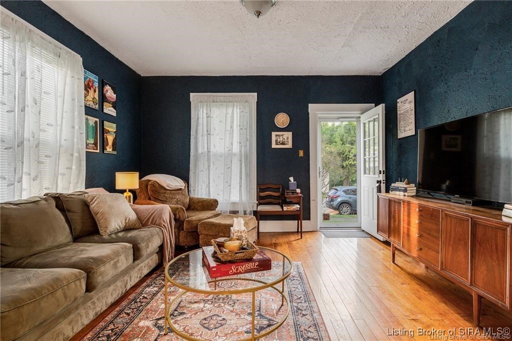 639 W 7th Street