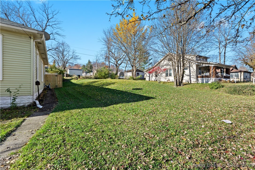 639 W 7th Street