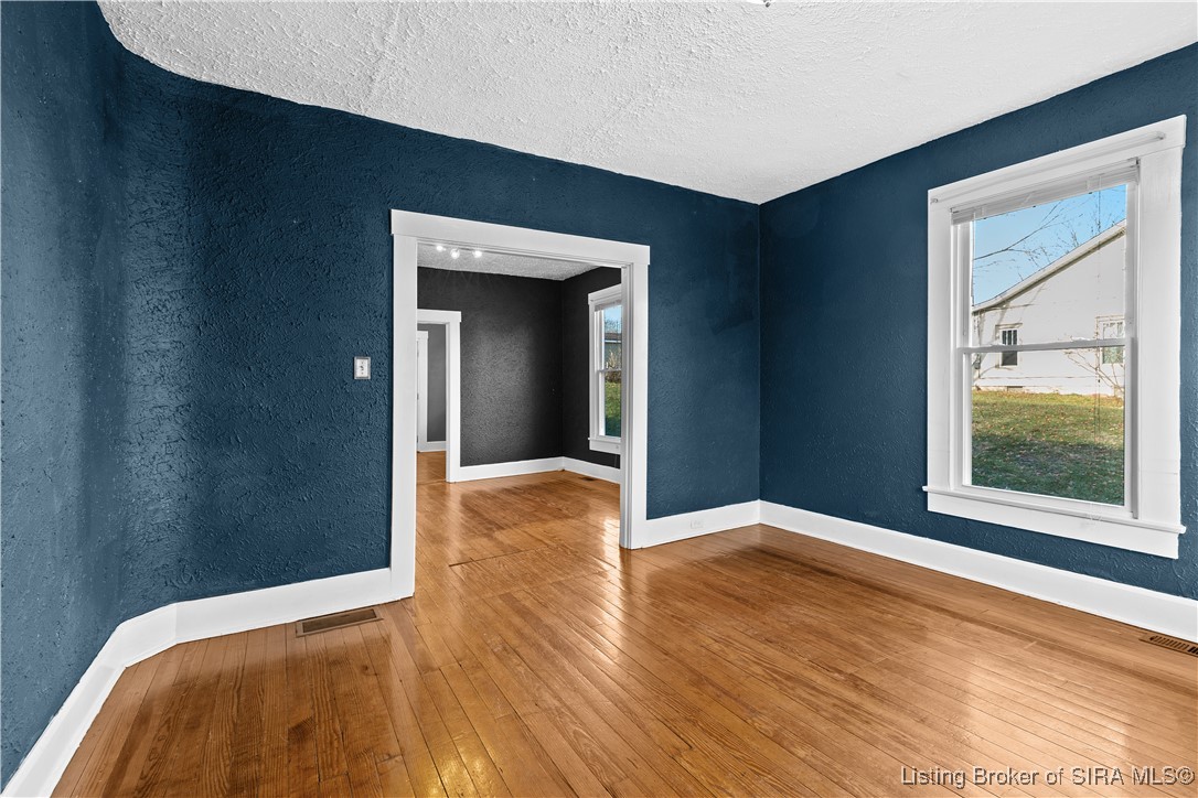 639 W 7th Street