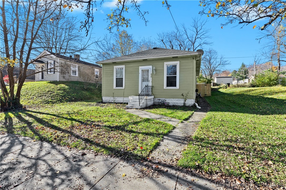 639 W 7th Street