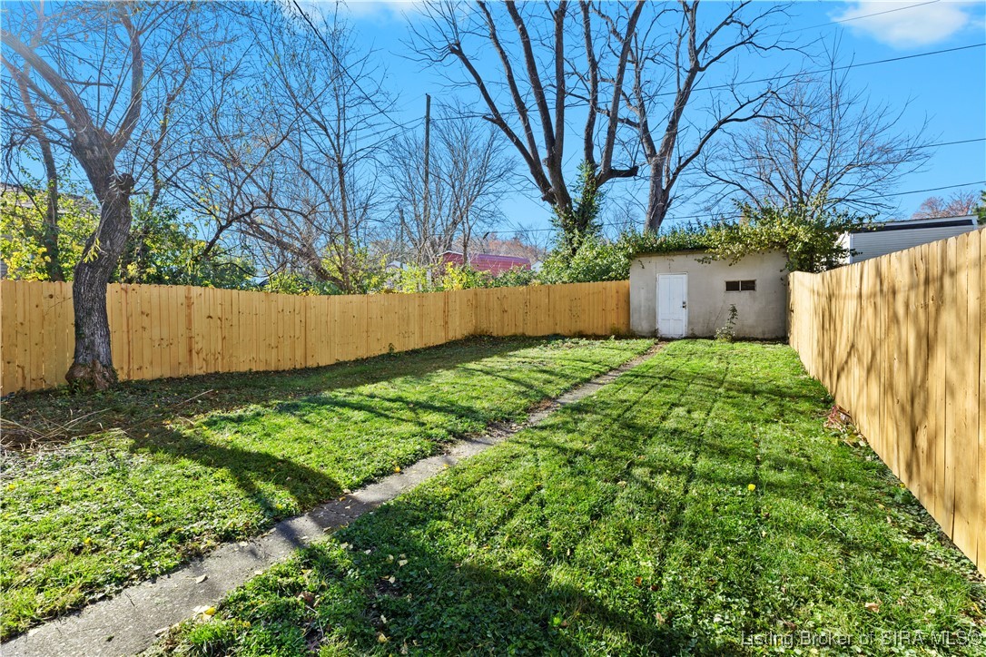 639 W 7th Street