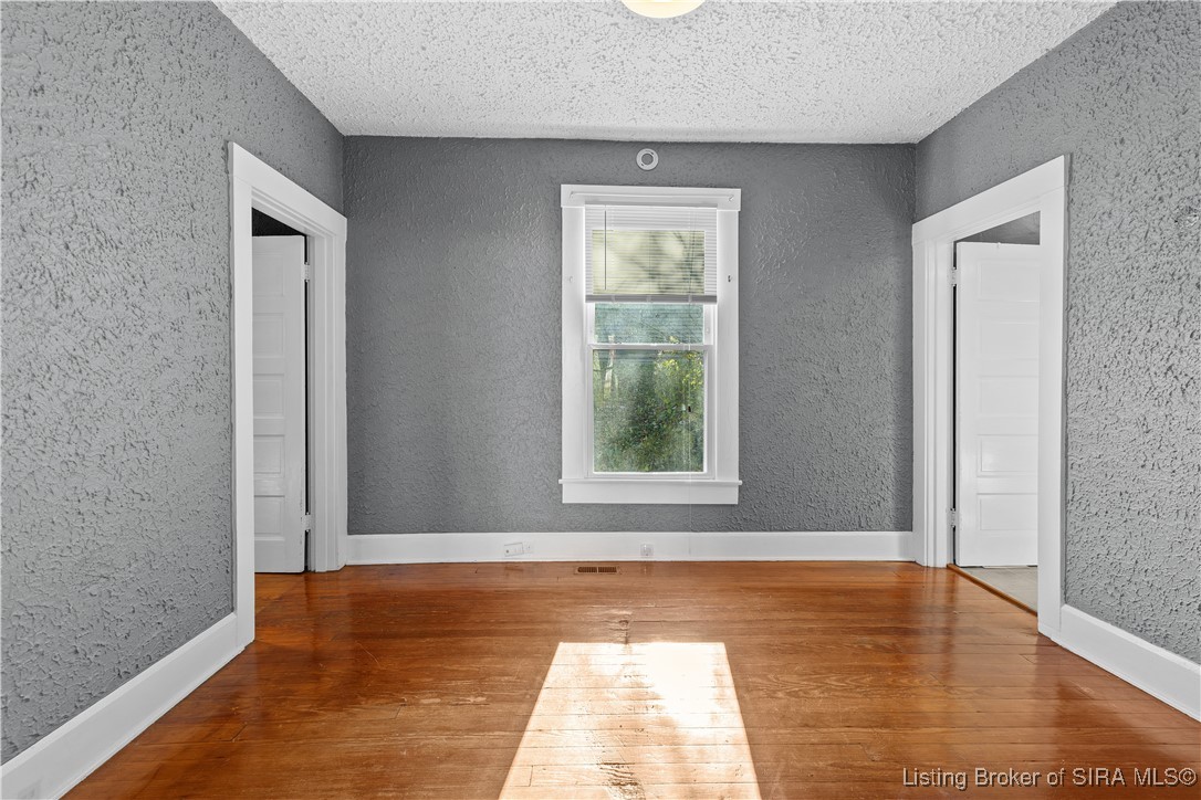 639 W 7th Street