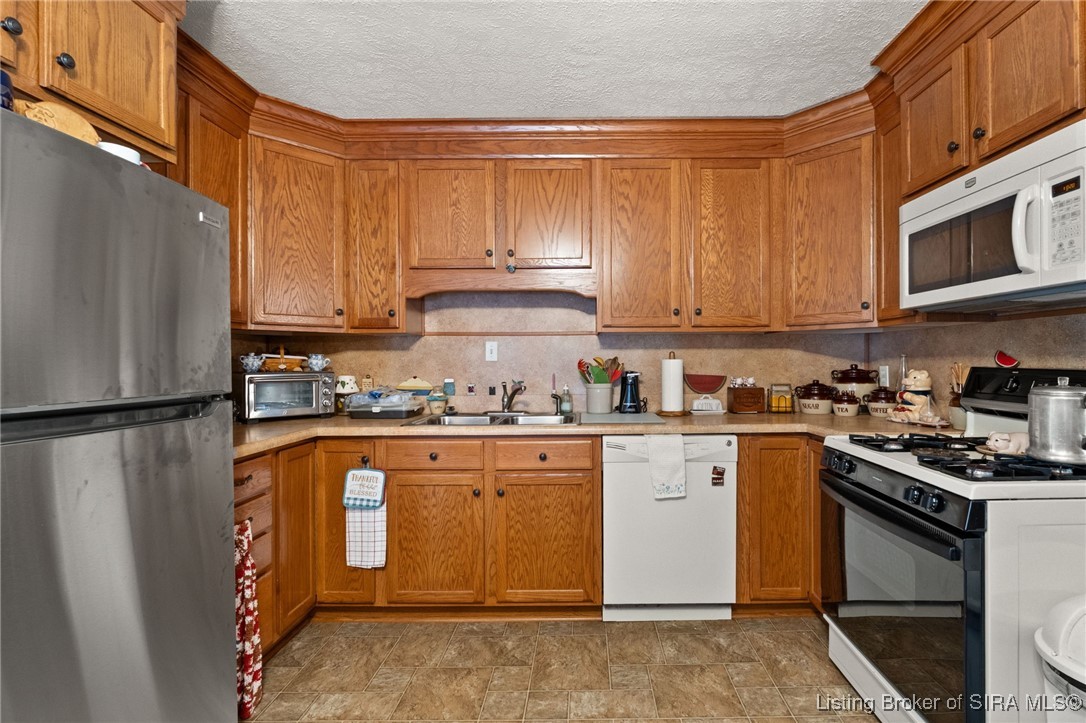 903 E Walnut Street