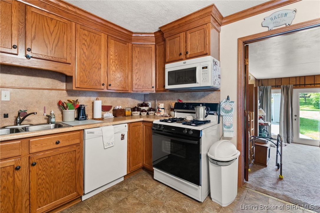 903 E Walnut Street
