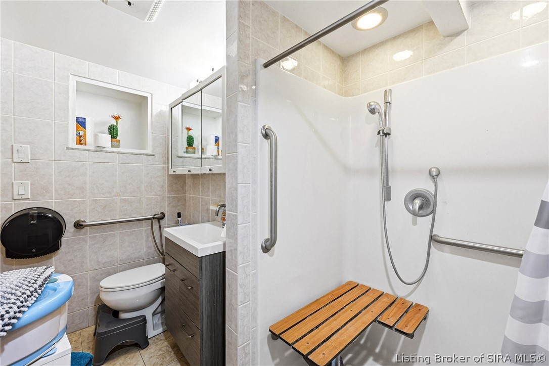 2103 Fairway Court