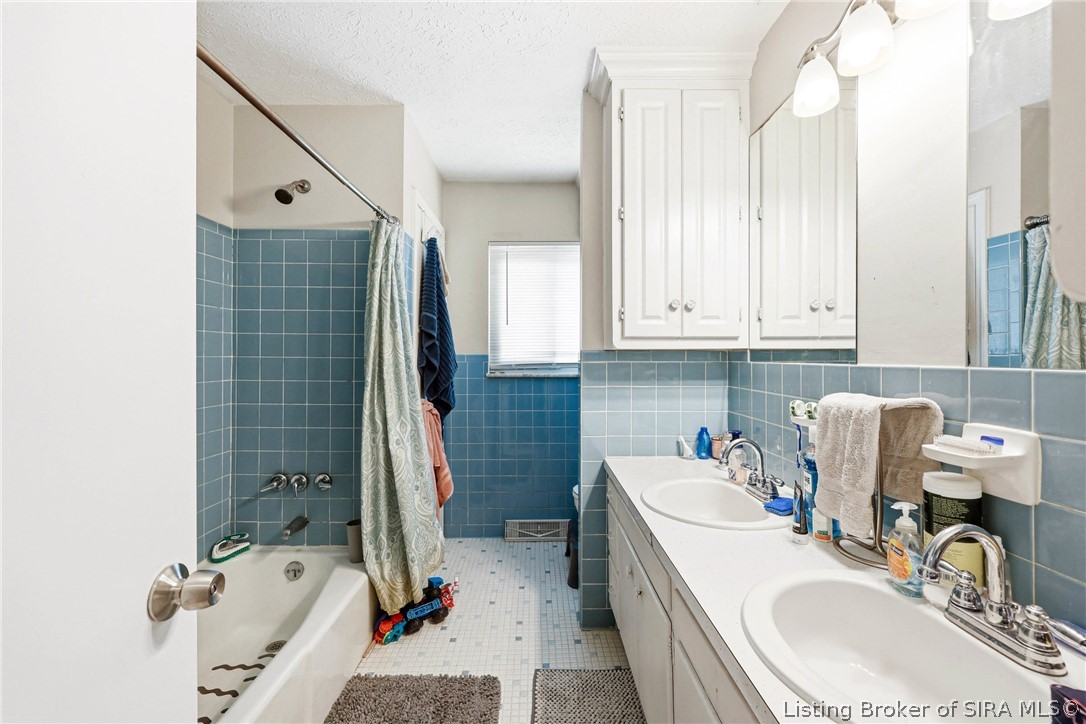 2103 Fairway Court