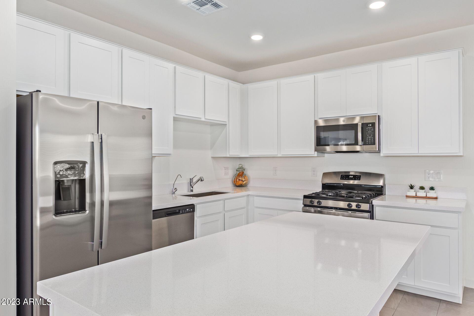 35320 W SANTA MONICA Avenue