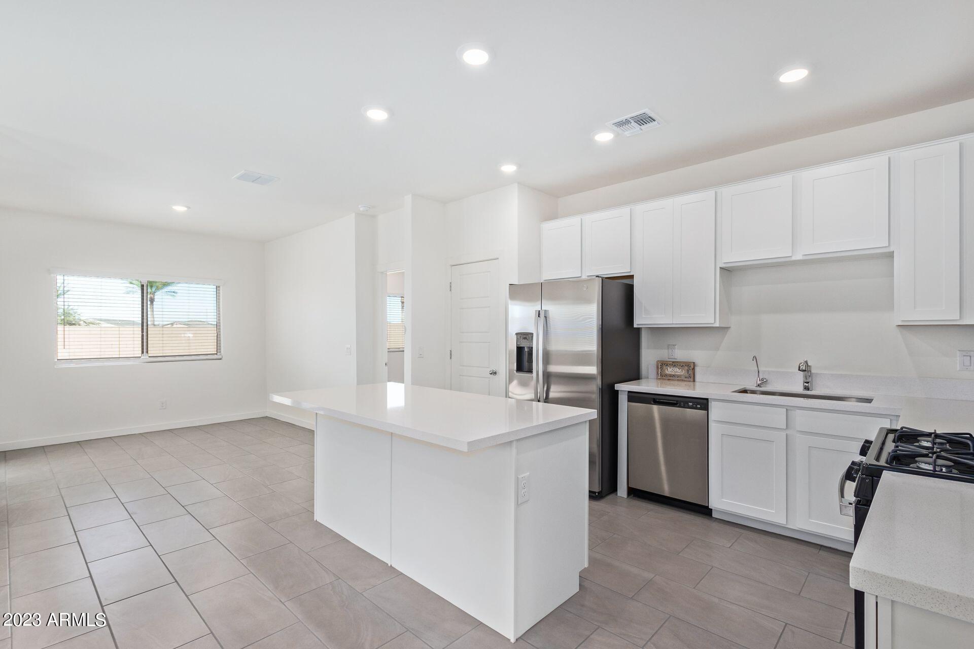 35320 W SANTA MONICA Avenue