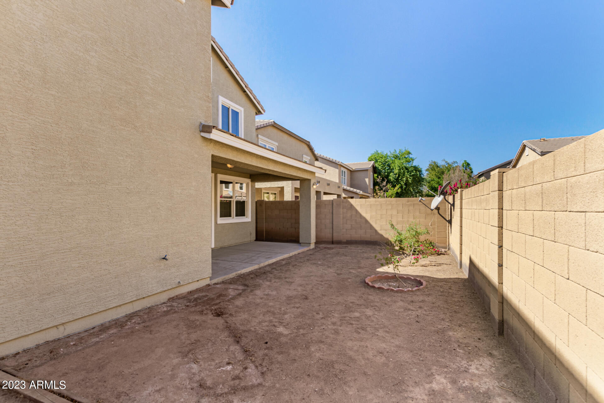 2340 E WAYLAND Drive