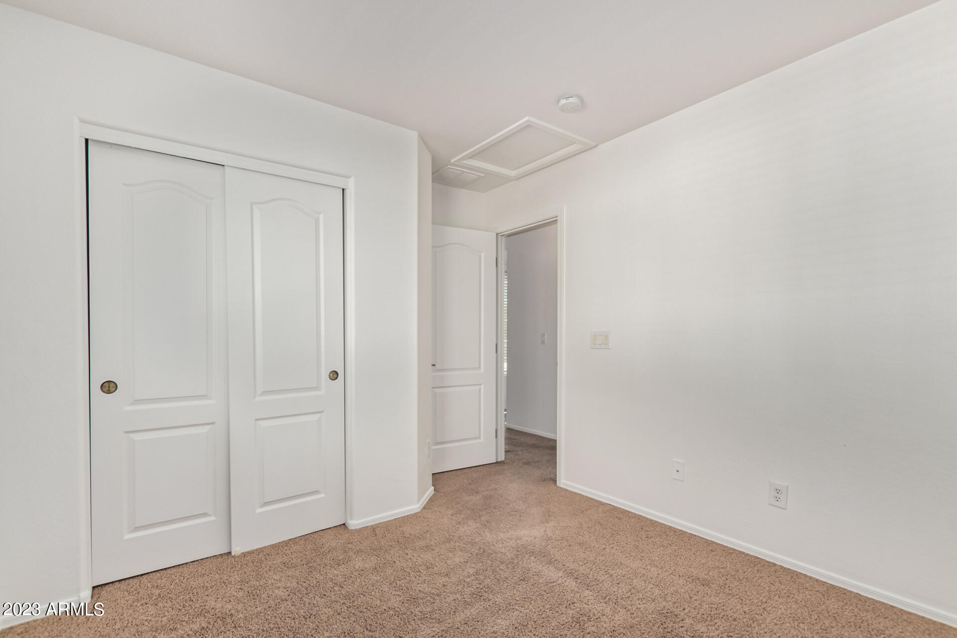 2340 E WAYLAND Drive