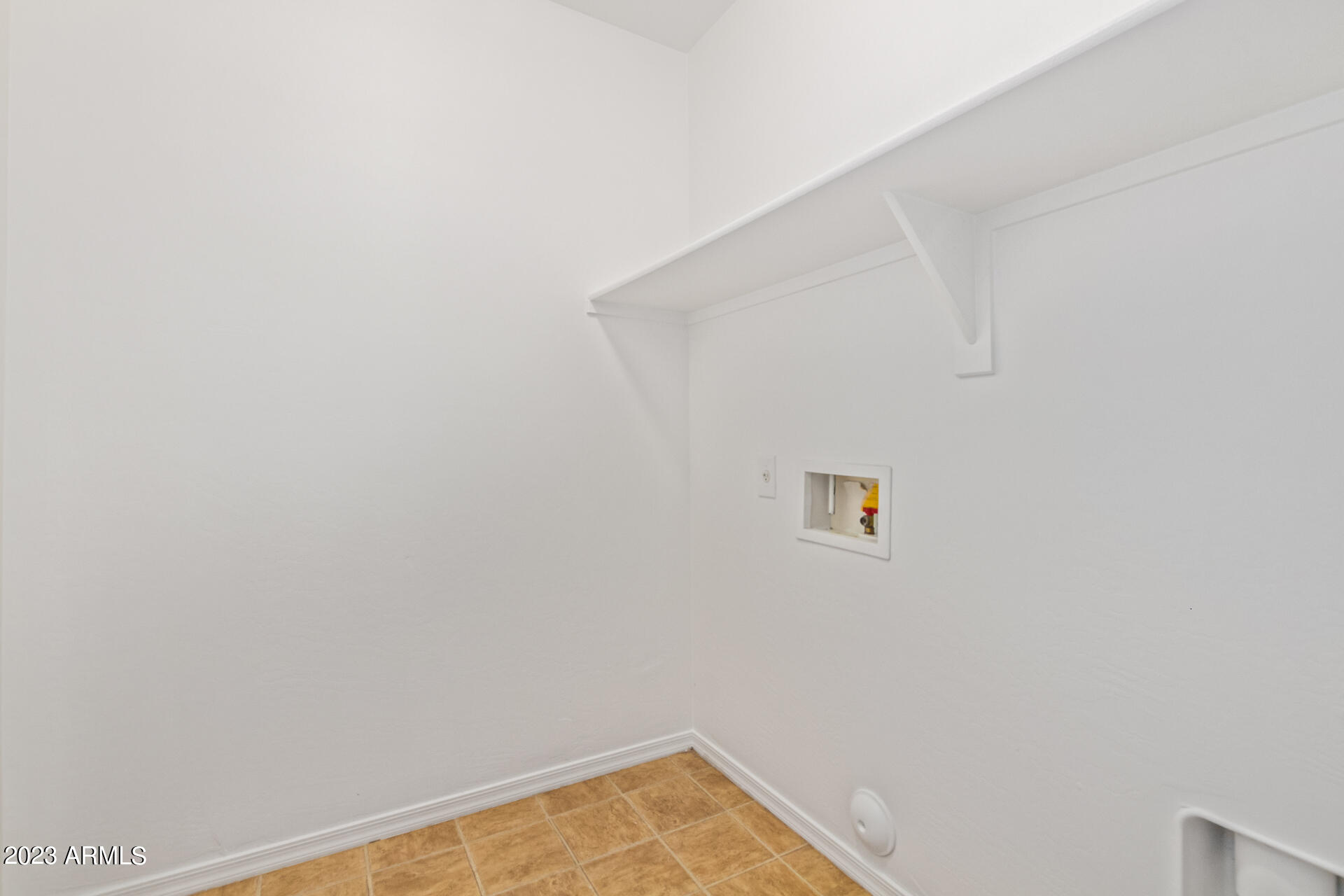 2340 E WAYLAND Drive