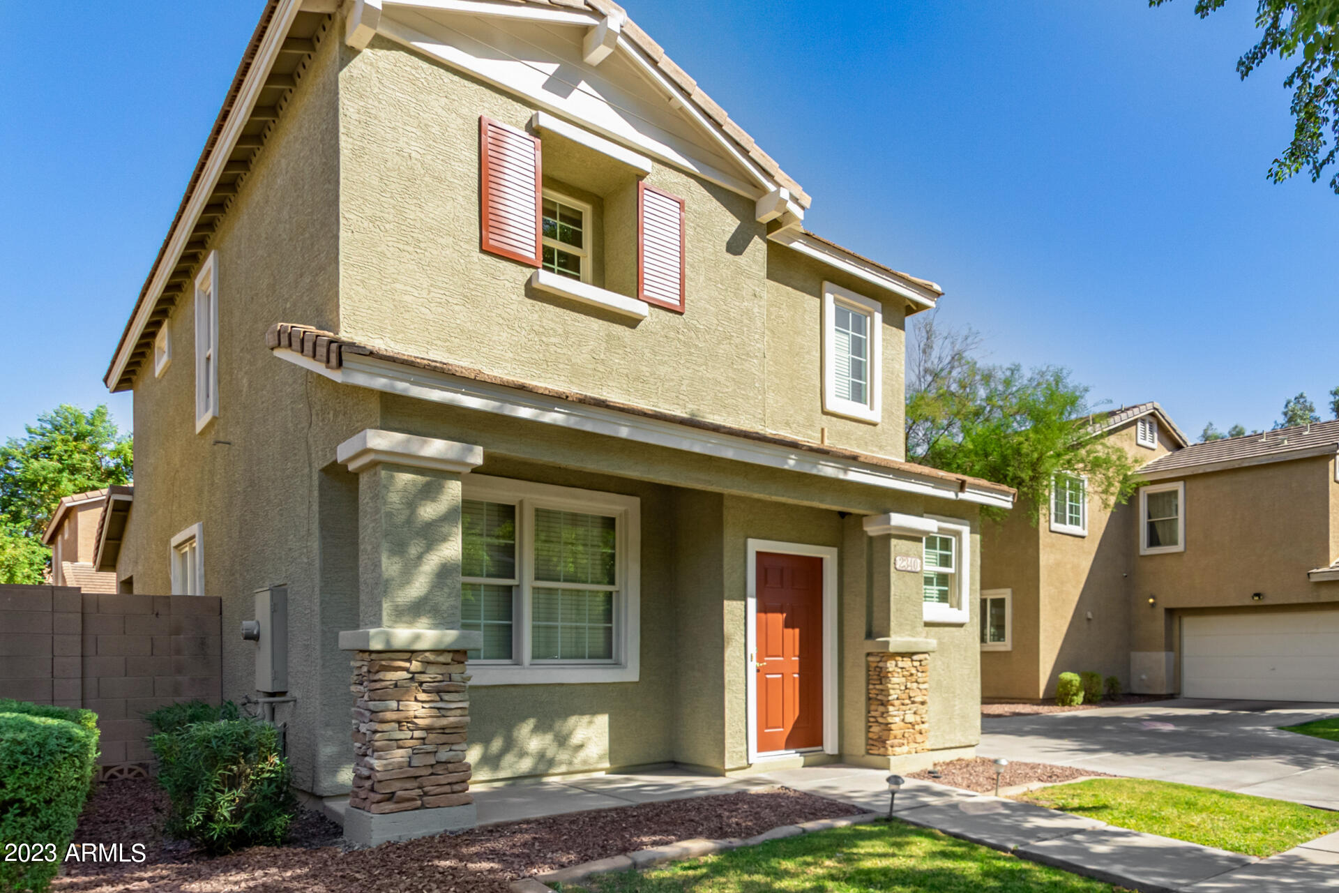 2340 E WAYLAND Drive