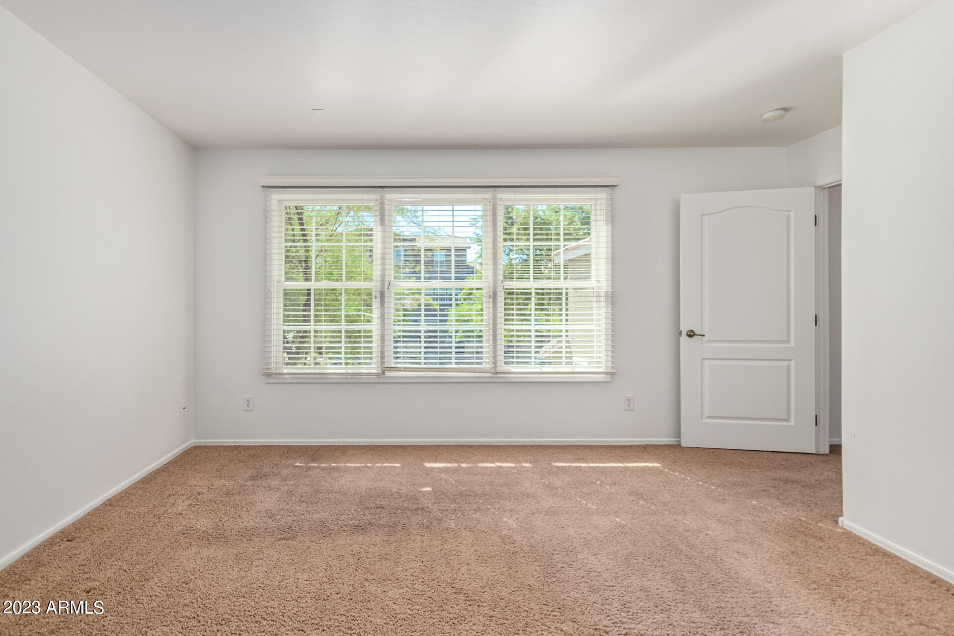 2340 E WAYLAND Drive