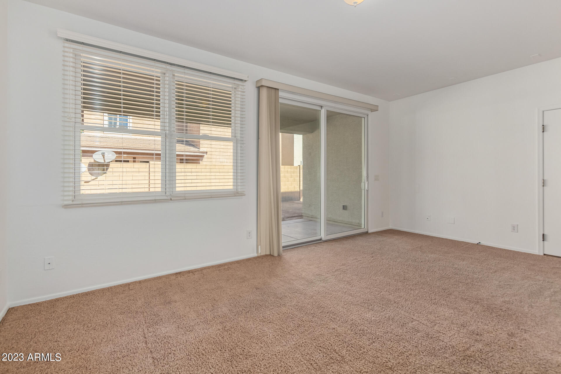 2340 E WAYLAND Drive