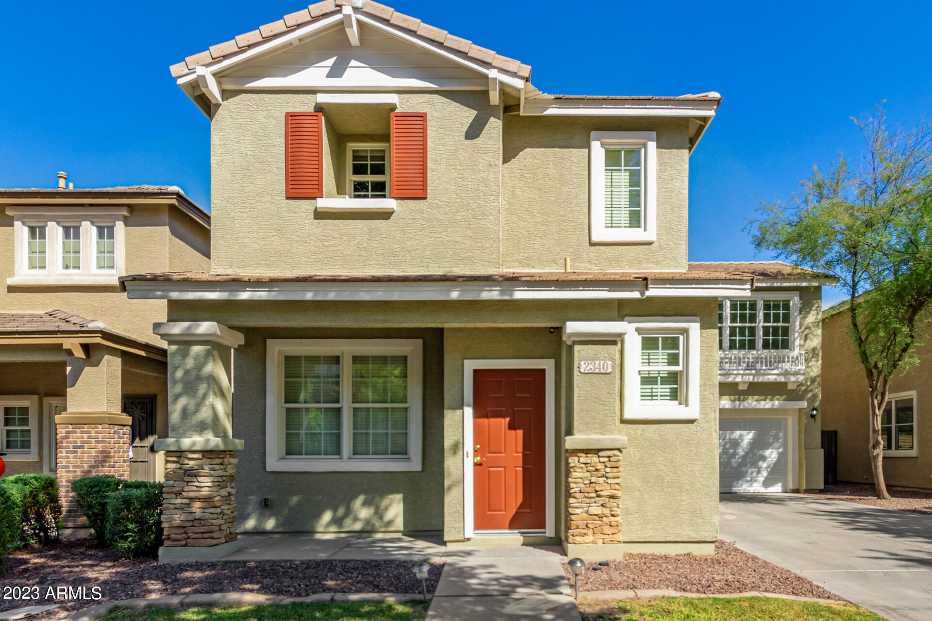 2340 E WAYLAND Drive