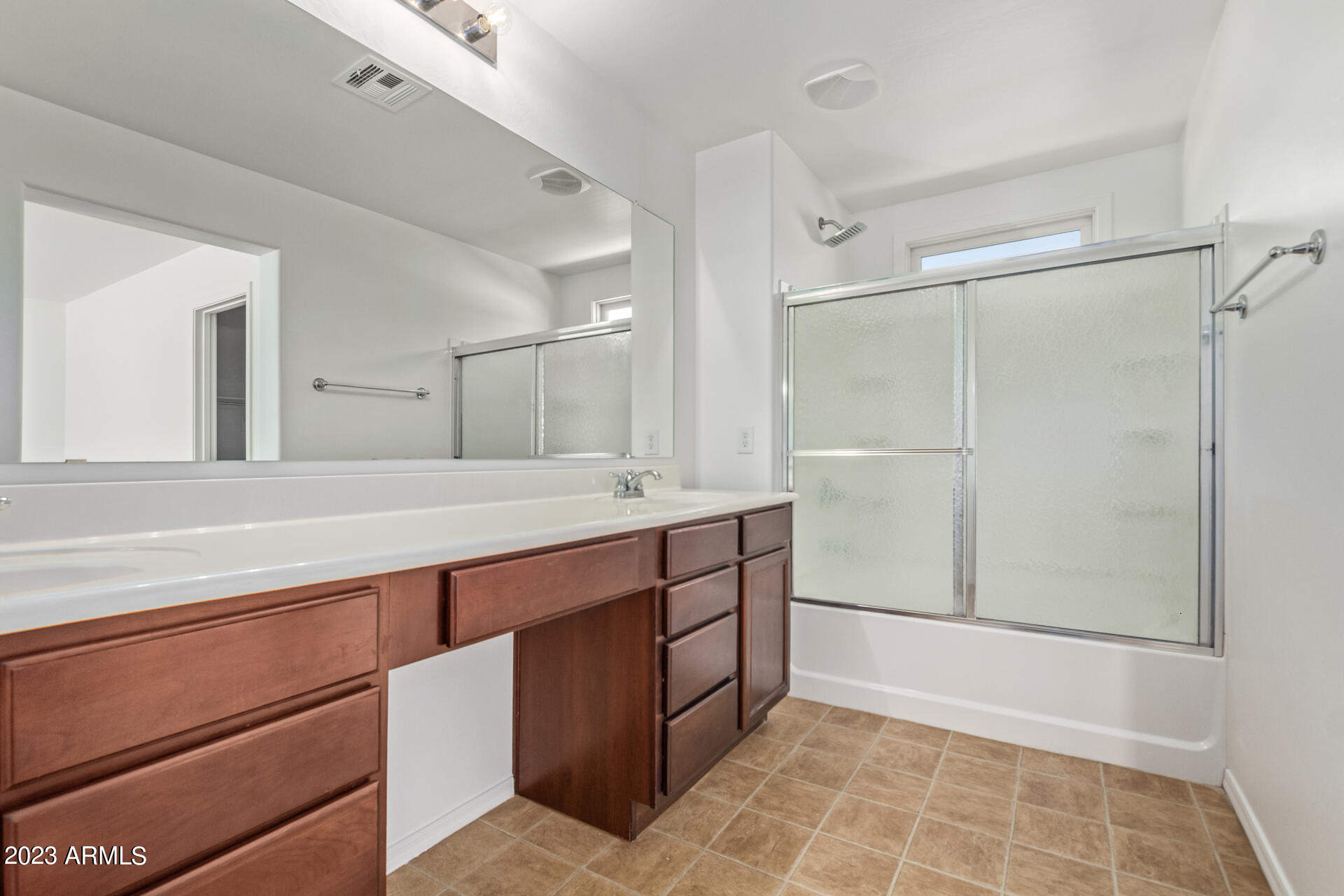 2340 E WAYLAND Drive