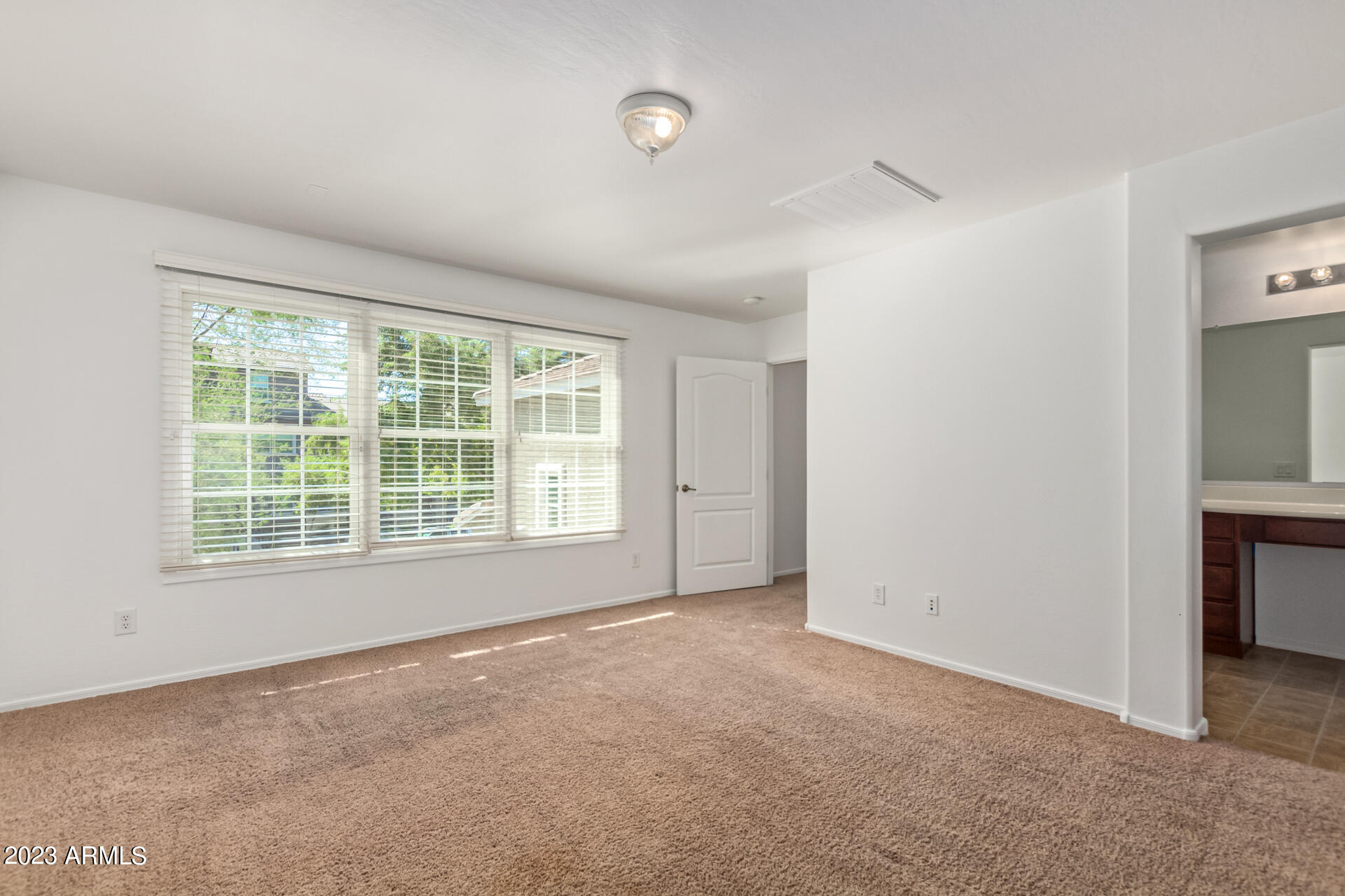 2340 E WAYLAND Drive