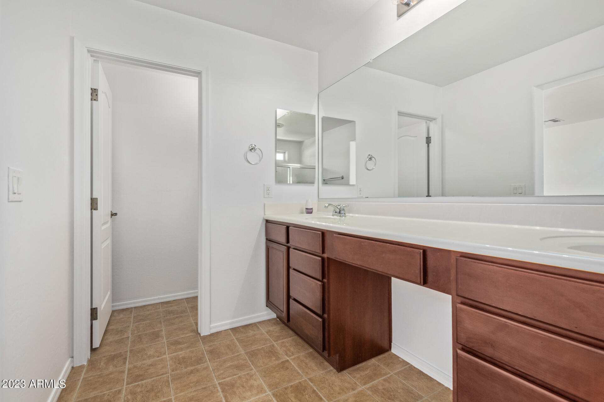 2340 E WAYLAND Drive