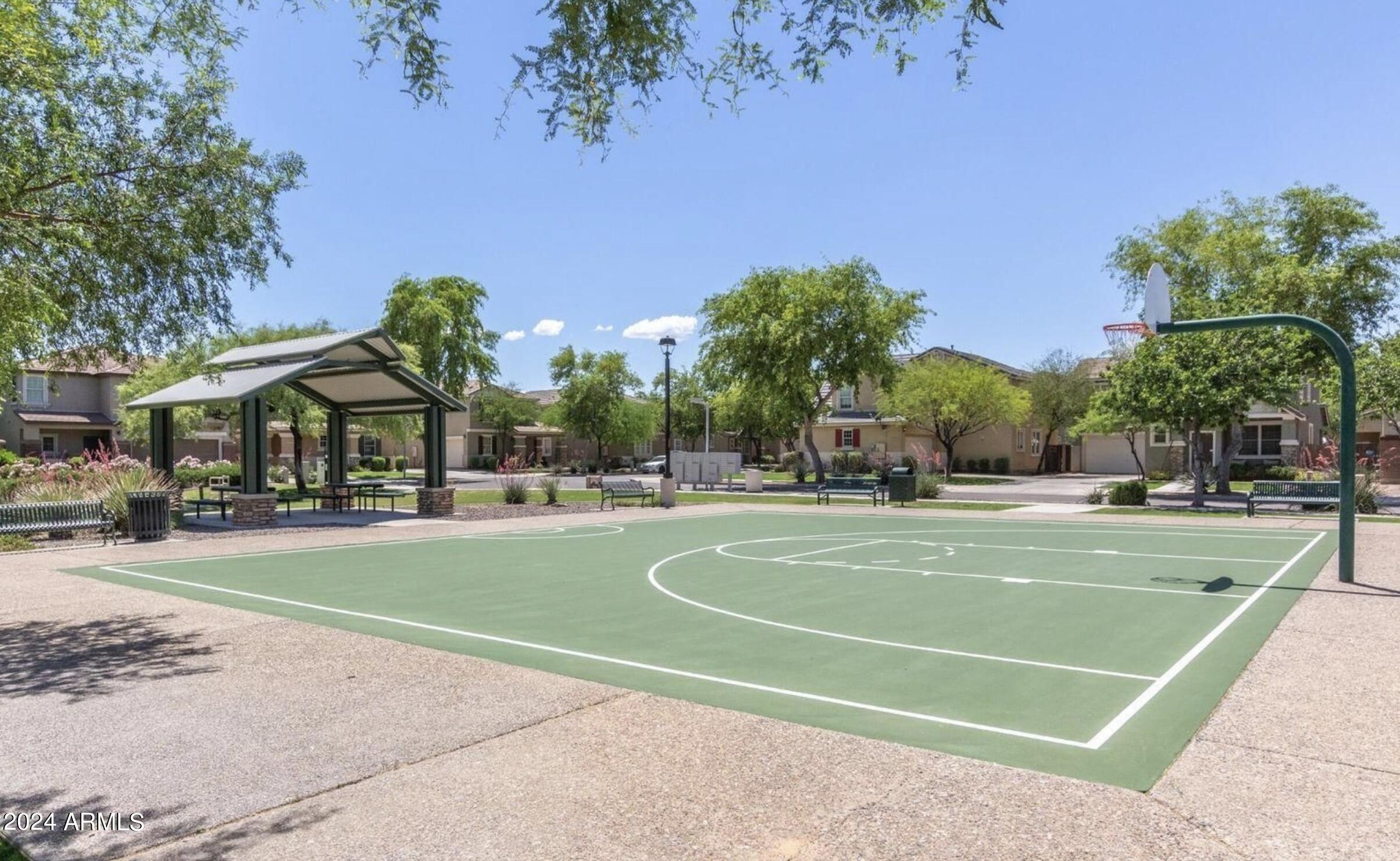 2340 E WAYLAND Drive