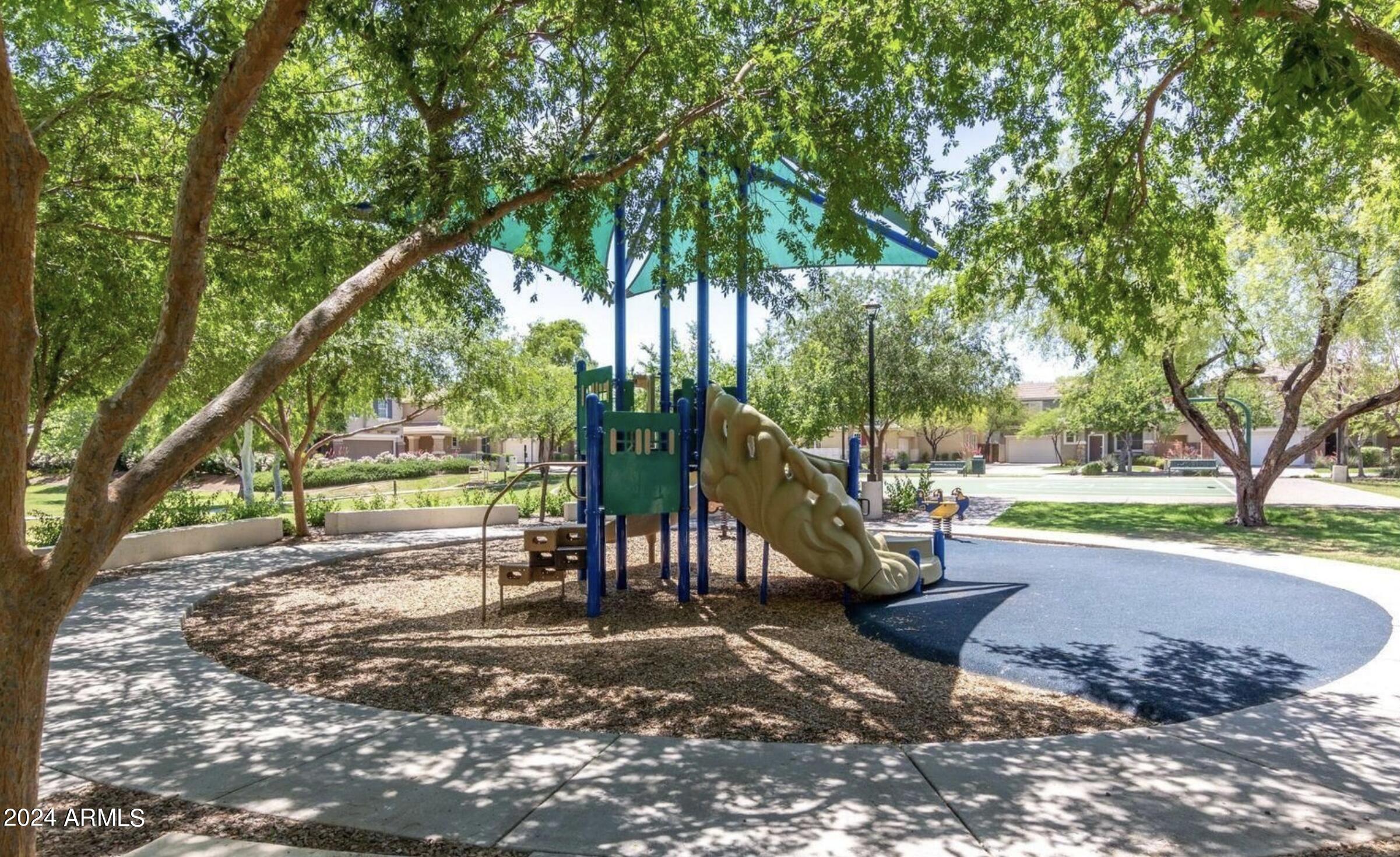 2340 E WAYLAND Drive