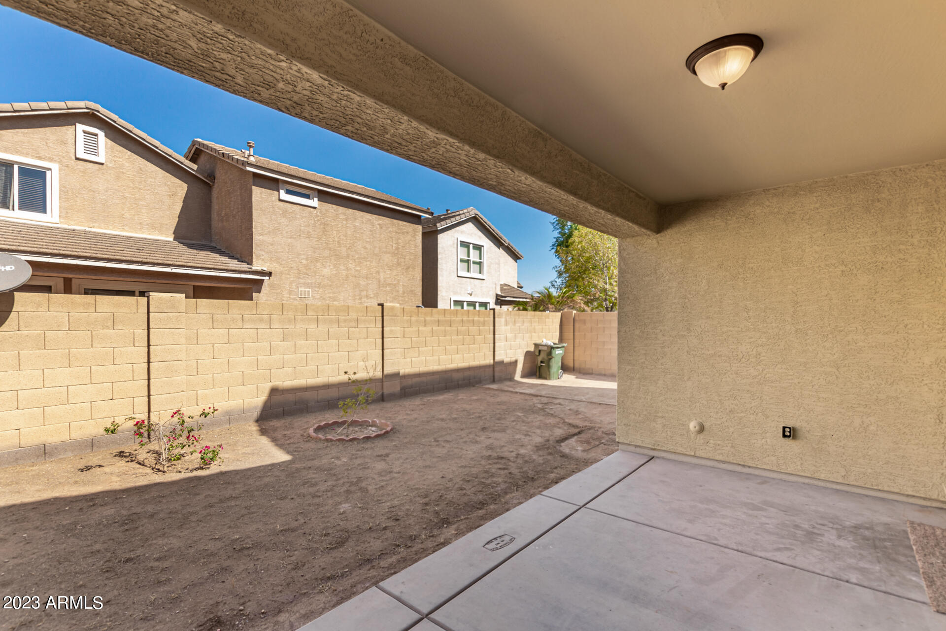 2340 E WAYLAND Drive